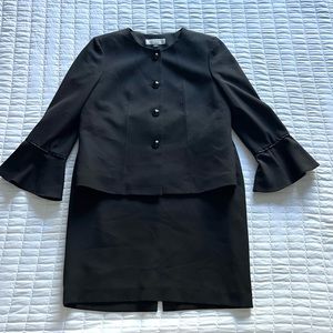 Tahari black jacket blazer pencil skirt suit set, size 10.